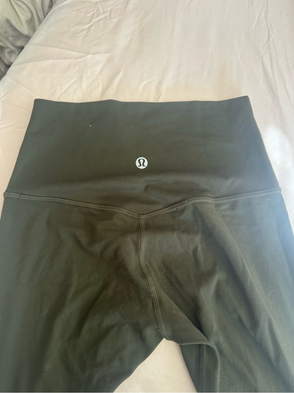 Lululemon Women’s olive green High-Rise Workout leggings